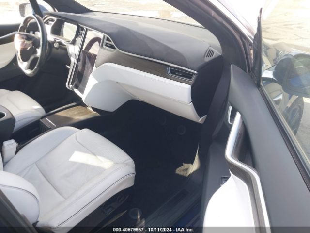 Photo 4 VIN: 5YJXCBE49GF018148 - TESLA MODEL X 