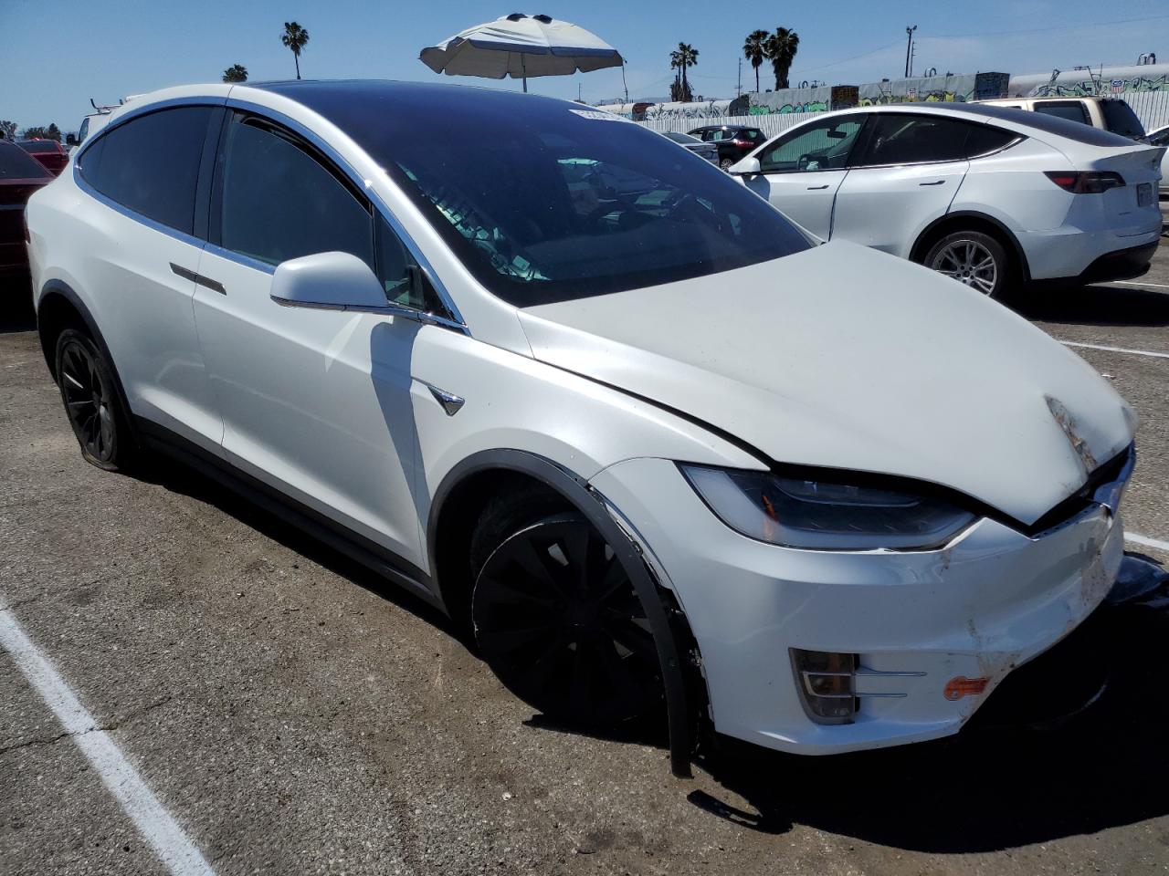 Photo 3 VIN: 5YJXCBE49KF188700 - TESLA MODEL X 