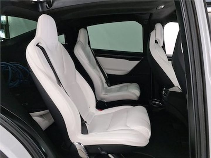 Photo 9 VIN: 5YJXCCE21HF050324 - TESLA MODEL X 