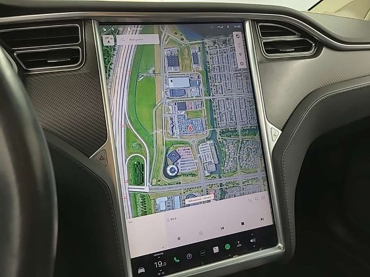 Photo 11 VIN: 5YJXCCE21JF081871 - TESLA MODEL X 