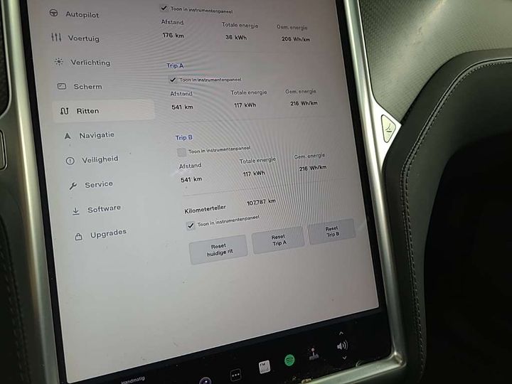 Photo 9 VIN: 5YJXCCE21JF081871 - TESLA MODEL X 