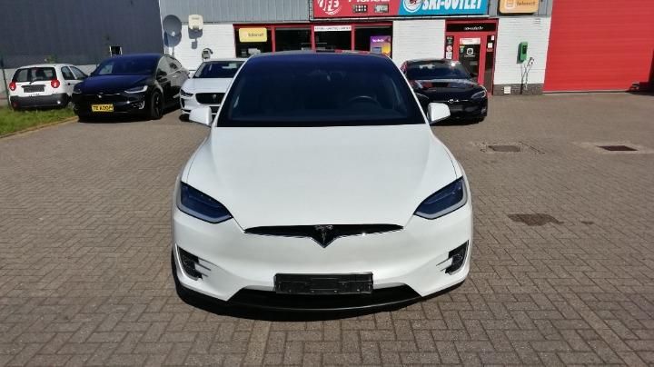 Photo 2 VIN: 5YJXCCE22HF060389 - TESLA MODEL X SUV 