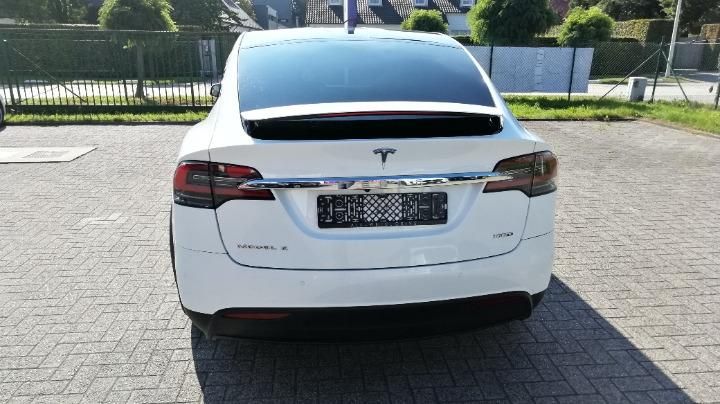 Photo 5 VIN: 5YJXCCE22HF060389 - TESLA MODEL X SUV 