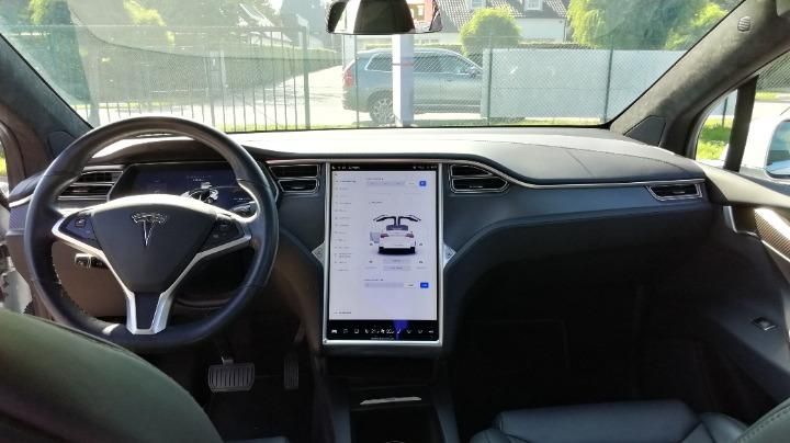 Photo 18 VIN: 5YJXCCE22HF060389 - TESLA MODEL X SUV 