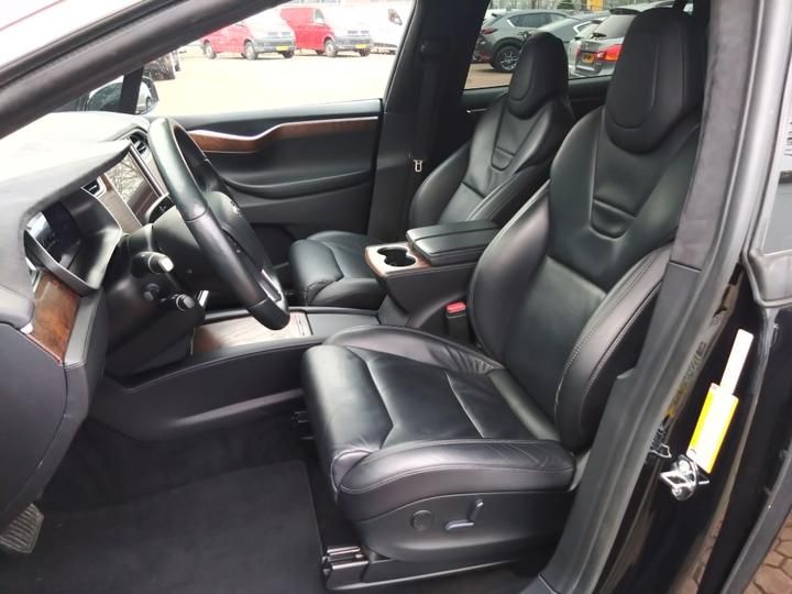 Photo 6 VIN: 5YJXCCE24HF055985 - TESLA MODEL X MPV 