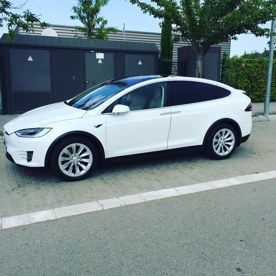 Photo 1 VIN: 5YJXCCE2XHF056428 - TESLA MODEL X CITY CAR 