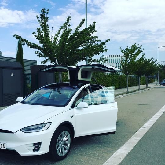 Photo 2 VIN: 5YJXCCE2XHF056428 - TESLA MODEL X CITY CAR 