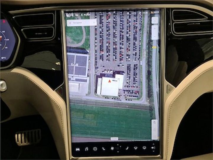 Photo 11 VIN: 5YJXCCE4XHF064210 - TESLA MODEL X 100KWH D LUDICROUS 