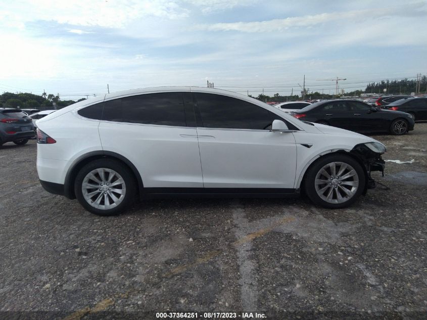 Photo 12 VIN: 5YJXCDE21LF282176 - TESLA MODEL X 