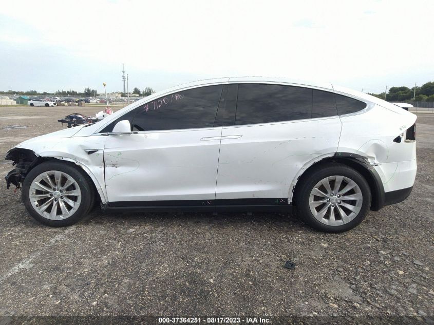 Photo 5 VIN: 5YJXCDE21LF282176 - TESLA MODEL X 