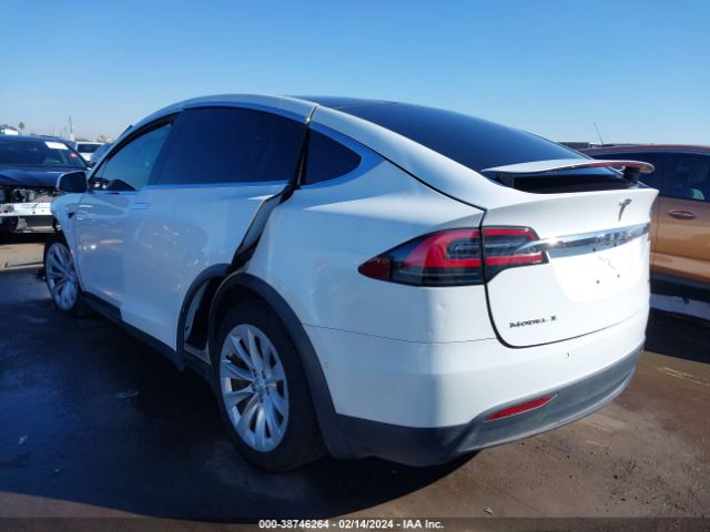 Photo 2 VIN: 5YJXCDE22JF104211 - TESLA MODEL X 