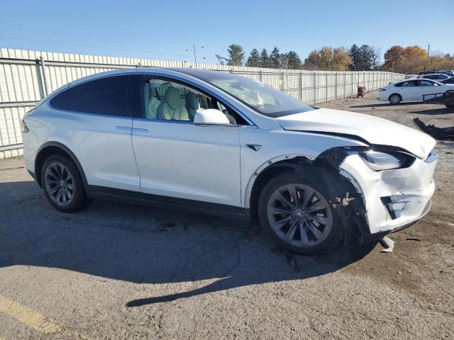 Photo 3 VIN: 5YJXCDE22JF121901 - TESLA MODEL X 