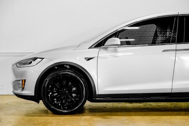 Photo 8 VIN: 5YJXCDE23GF034159 - TESLA MODEL X 