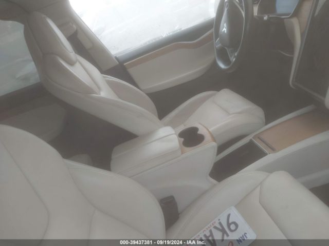 Photo 4 VIN: 5YJXCDE23KF180618 - TESLA MODEL X 