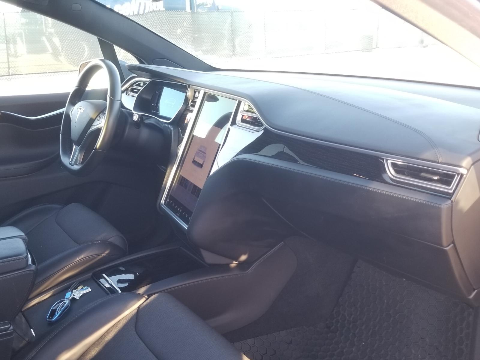 Photo 6 VIN: 5YJXCDE24JF090537 - TESLA MODEL X 