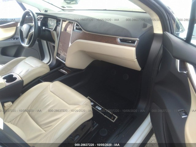 Photo 4 VIN: 5YJXCDE25HF041731 - TESLA MODEL X 