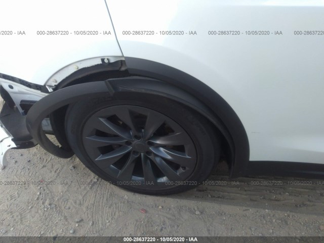 Photo 9 VIN: 5YJXCDE25HF041731 - TESLA MODEL X 