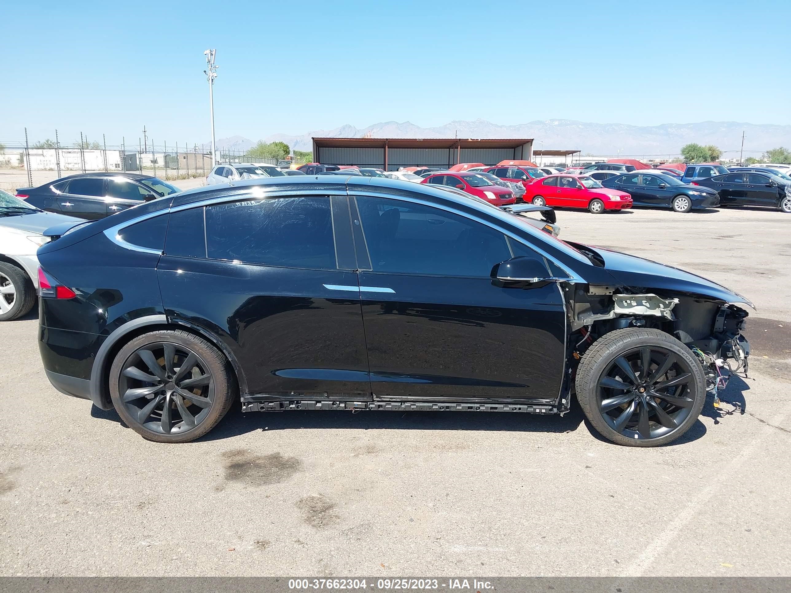 Photo 12 VIN: 5YJXCDE25HF060988 - TESLA MODEL X 