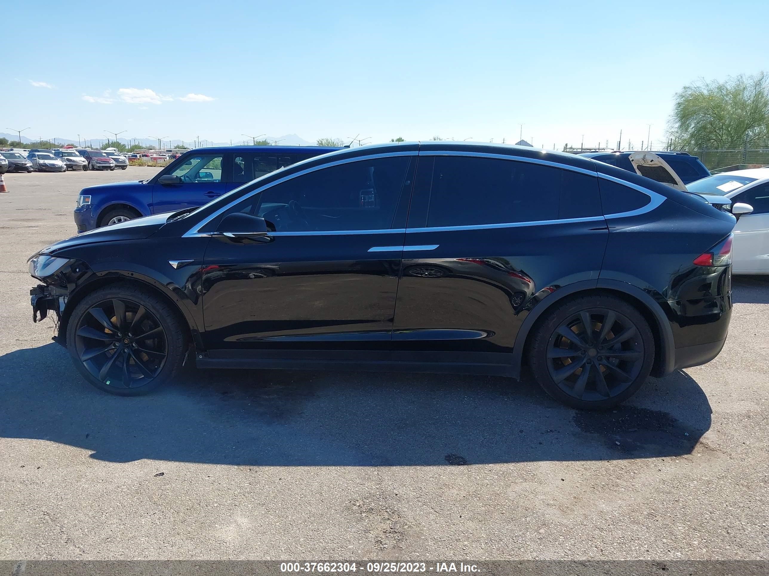 Photo 13 VIN: 5YJXCDE25HF060988 - TESLA MODEL X 