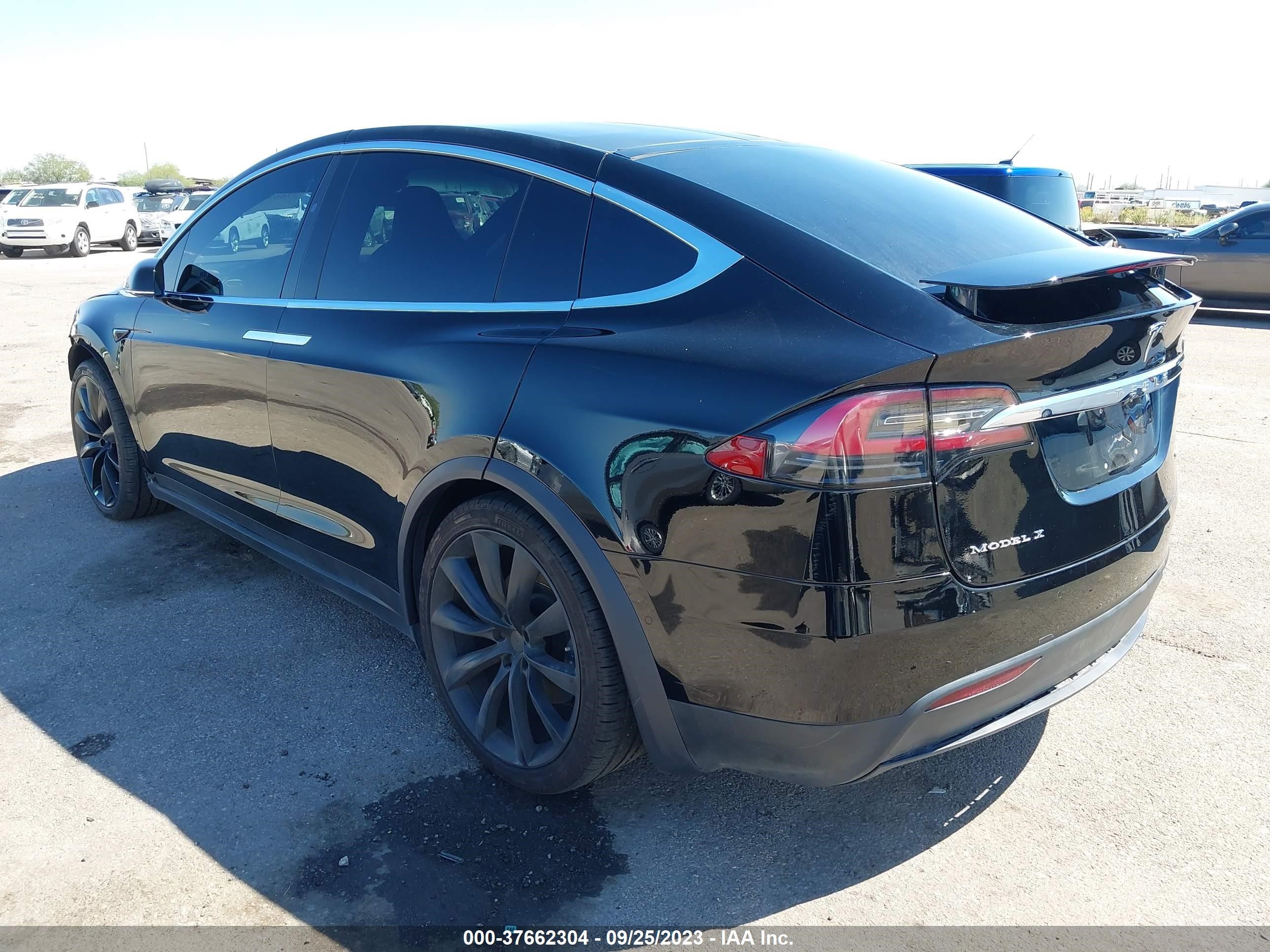 Photo 2 VIN: 5YJXCDE25HF060988 - TESLA MODEL X 