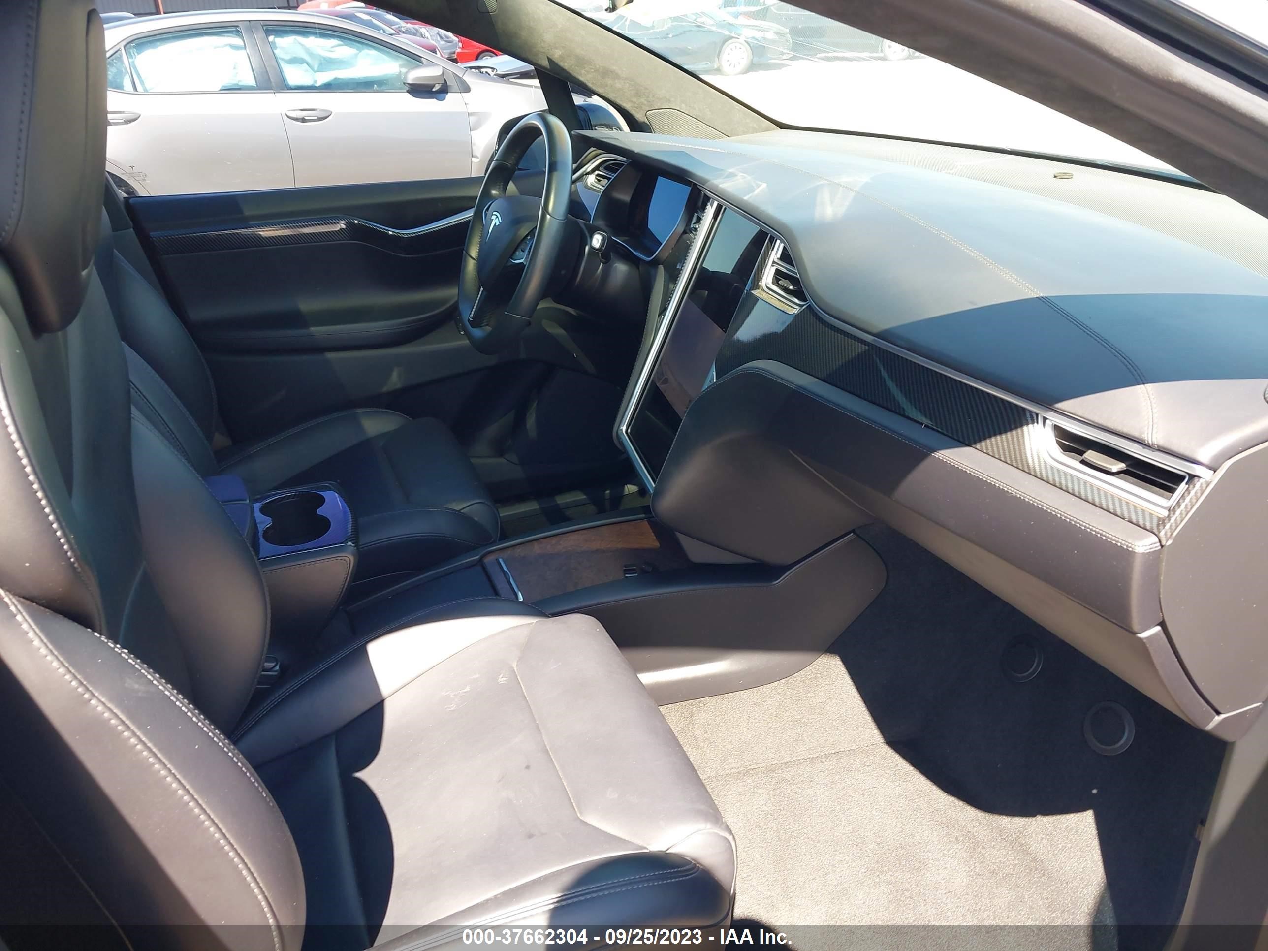 Photo 4 VIN: 5YJXCDE25HF060988 - TESLA MODEL X 