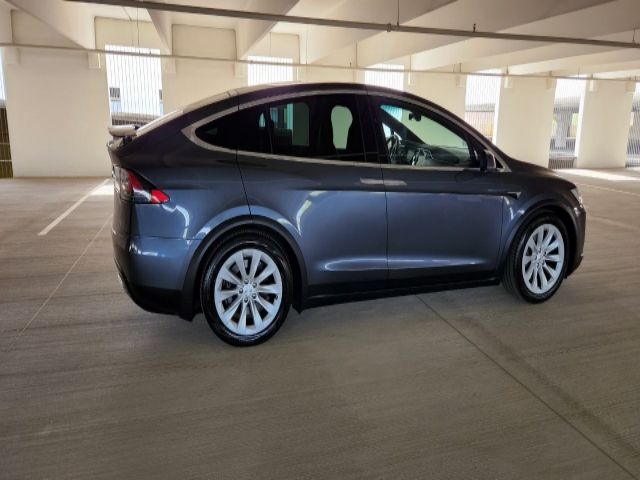 Photo 8 VIN: 5YJXCDE27HF049359 - TESLA MODEL X 