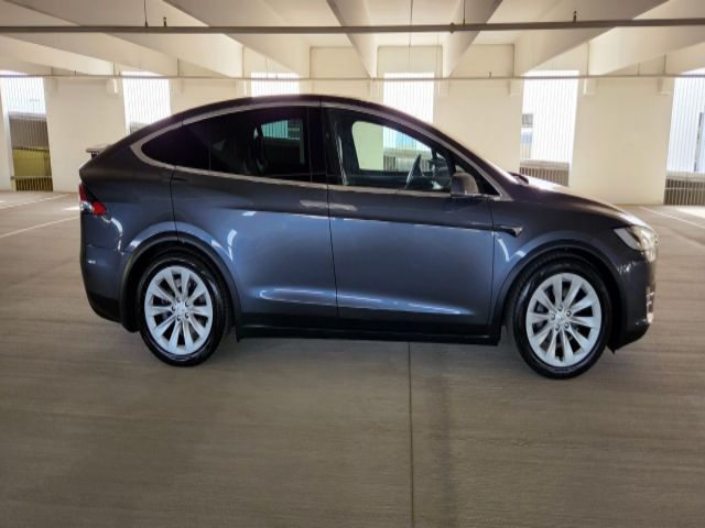 Photo 9 VIN: 5YJXCDE27HF049359 - TESLA MODEL X 