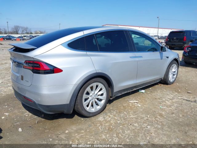 Photo 3 VIN: 5YJXCDE27HF049748 - TESLA MODEL X 