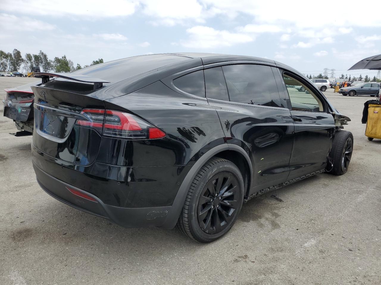 Photo 2 VIN: 5YJXCDE27HF057039 - TESLA MODEL X 