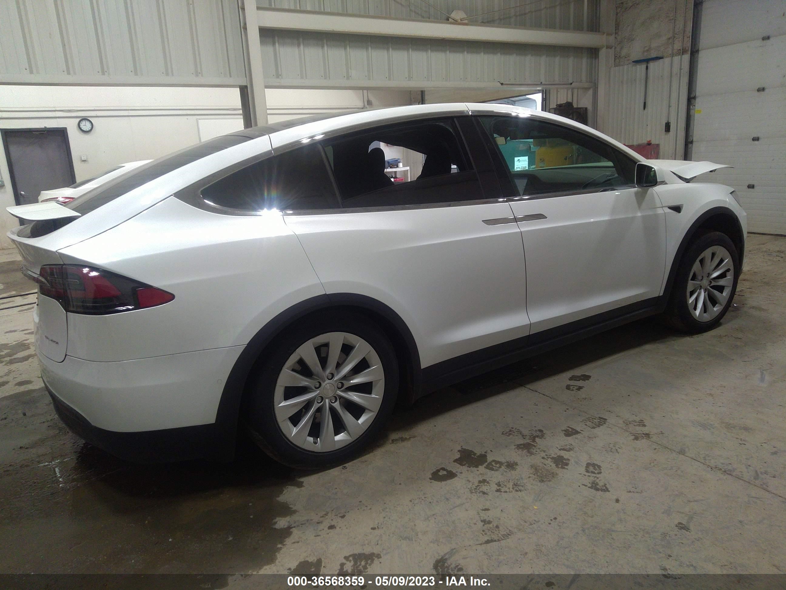 Photo 3 VIN: 5YJXCDE27LF230938 - TESLA MODEL X 