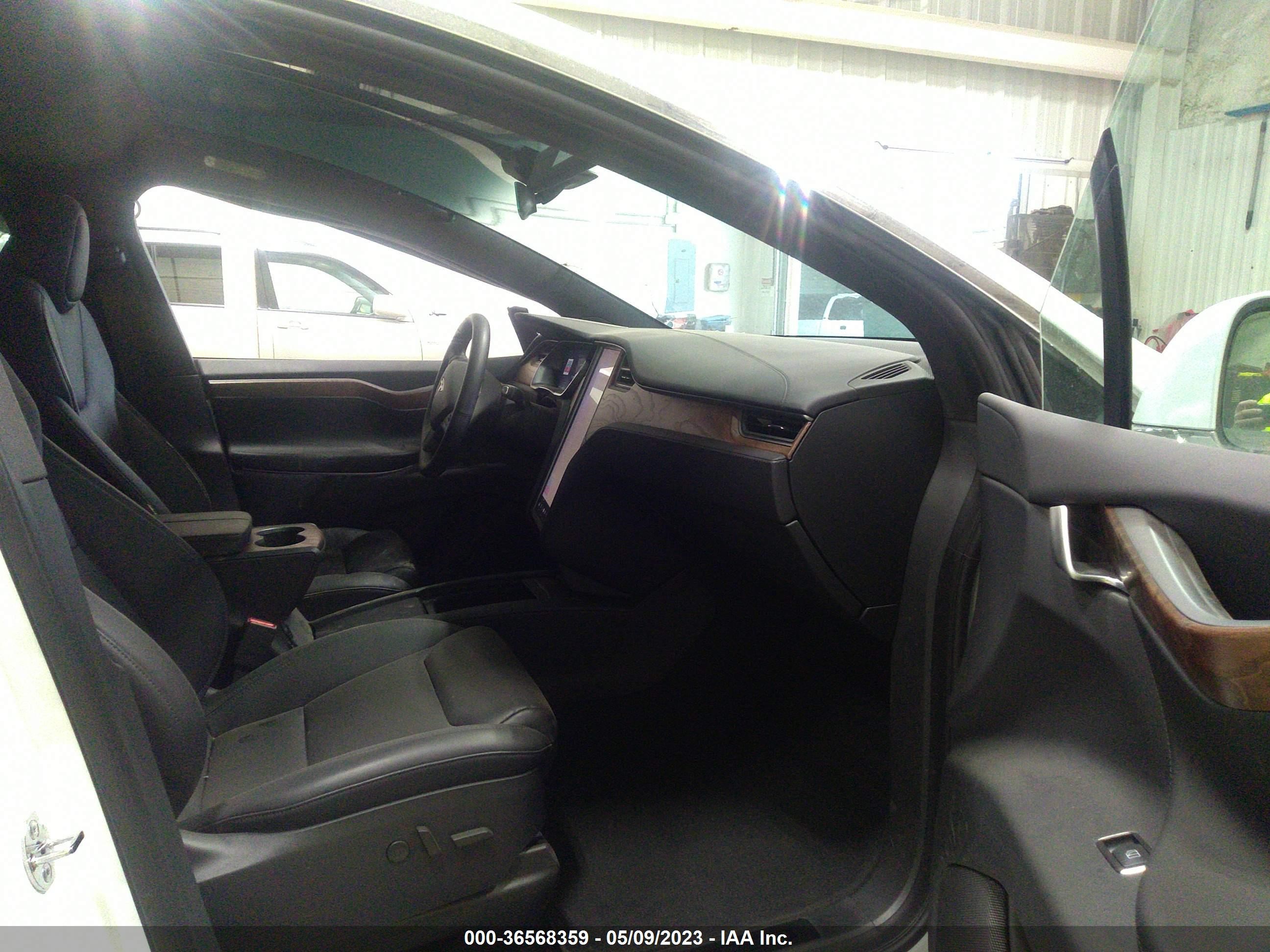 Photo 4 VIN: 5YJXCDE27LF230938 - TESLA MODEL X 