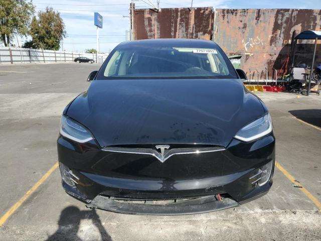 Photo 4 VIN: 5YJXCDE28HF069765 - TESLA MODEL X 