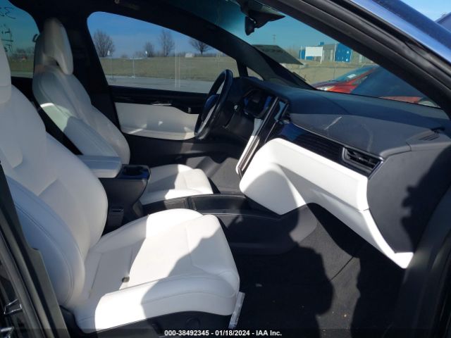 Photo 4 VIN: 5YJXCDE28JF141411 - TESLA MODEL X 