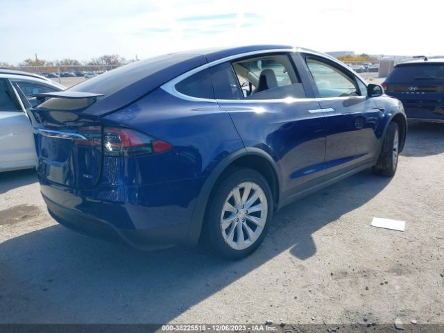 Photo 3 VIN: 5YJXCDE29JF138467 - TESLA MODEL X 