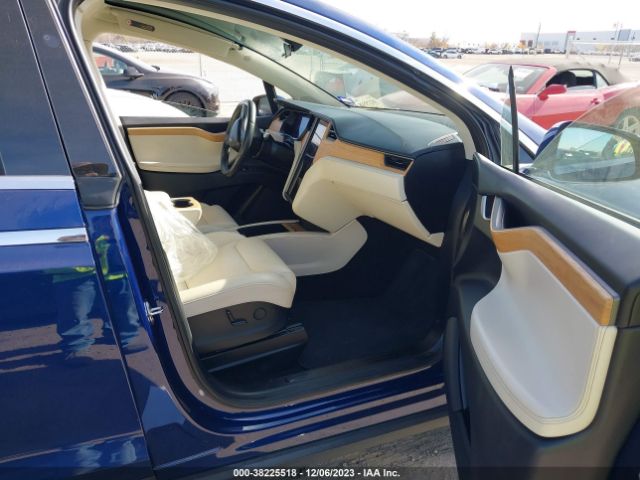 Photo 4 VIN: 5YJXCDE29JF138467 - TESLA MODEL X 