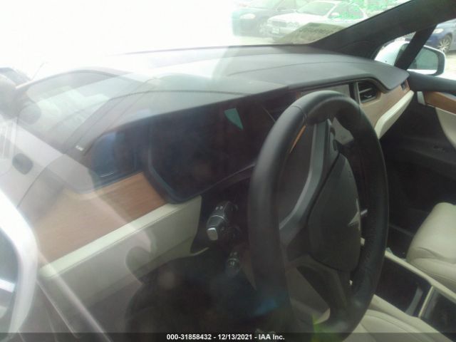 Photo 6 VIN: 5YJXCDE29LF303694 - TESLA MODEL X 