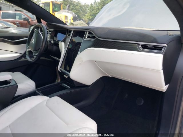 Photo 4 VIN: 5YJXCDE2XHF054149 - TESLA MODEL X 