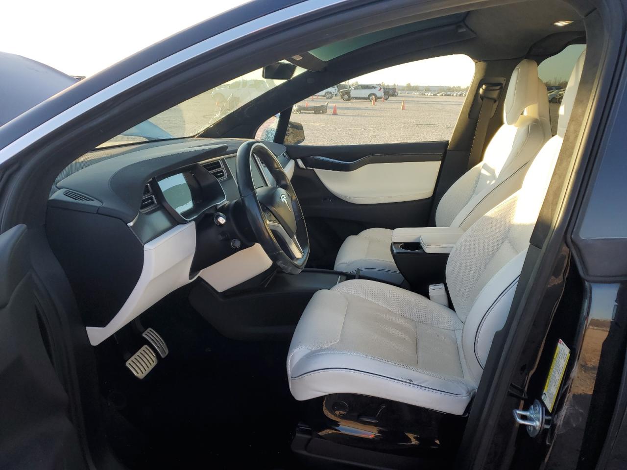 Photo 6 VIN: 5YJXCDE45GF000208 - TESLA MODEL X 