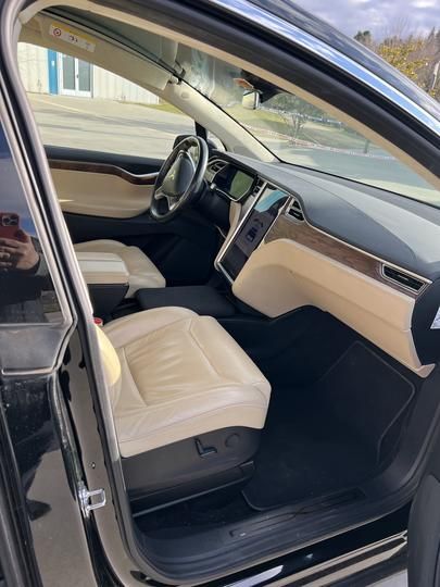 Photo 4 VIN: 5YJXCEE26HF061030 - TESLA MODEL X 