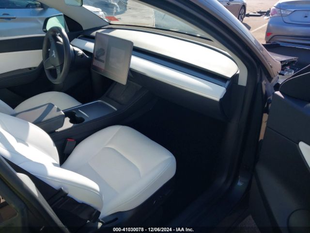 Photo 4 VIN: 5YJYGAEE1MF157441 - TESLA MODEL Y 