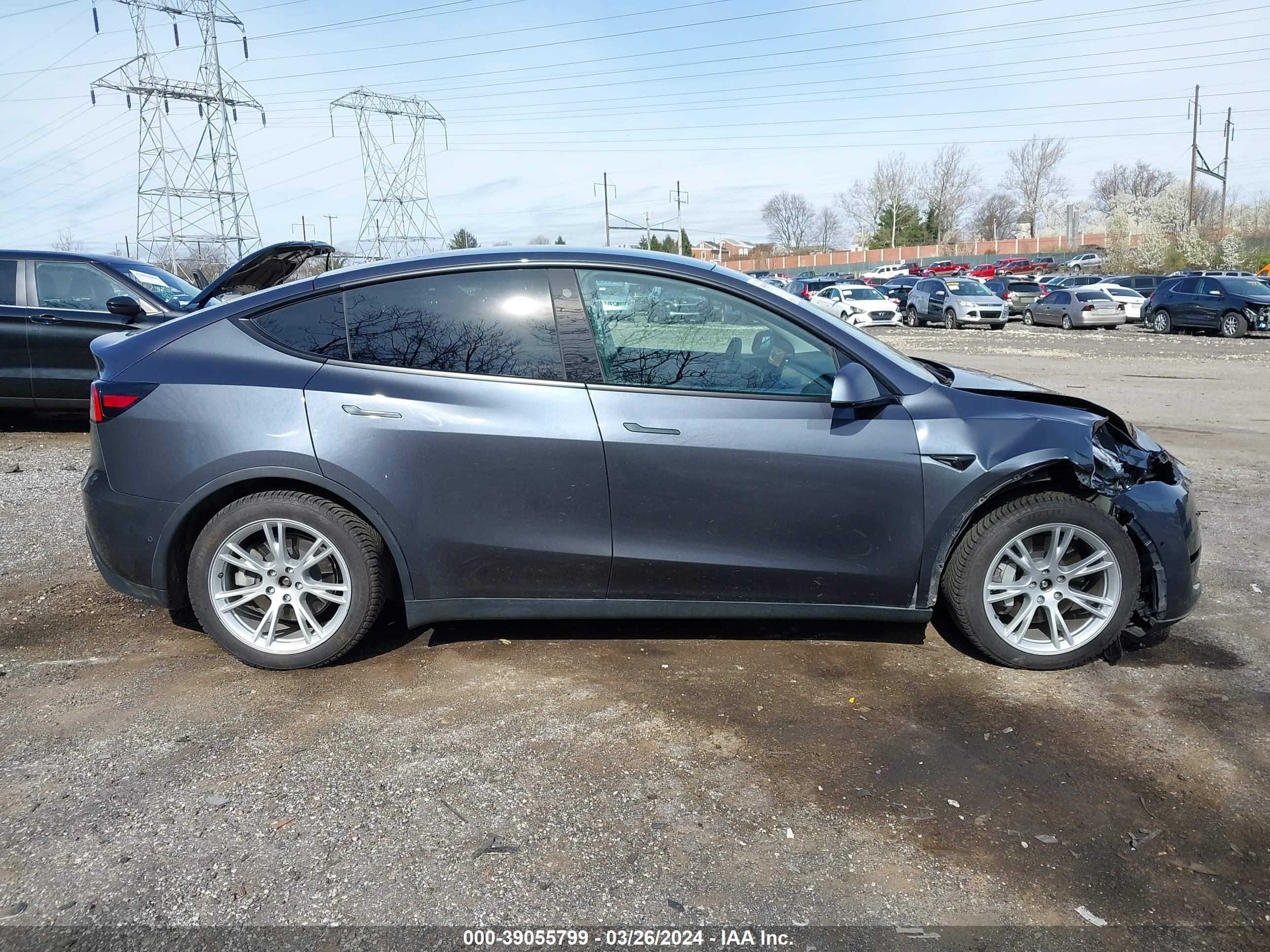 Photo 11 VIN: 5YJYGAEE3MF187850 - TESLA MODEL Y 