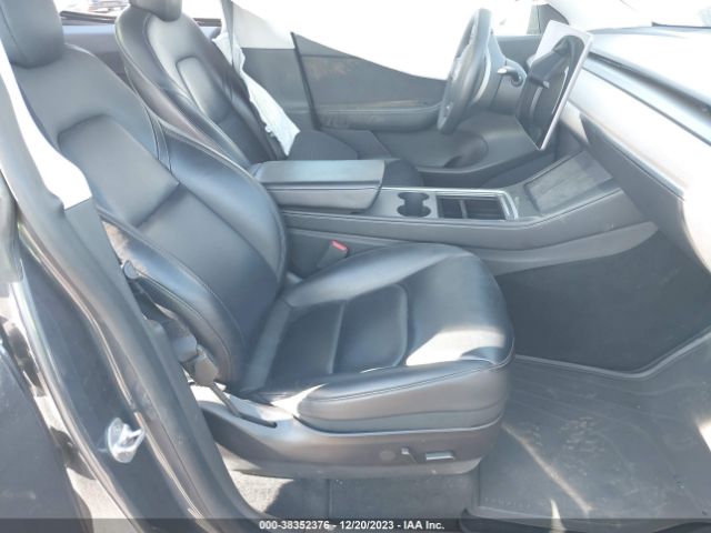 Photo 4 VIN: 5YJYGAEE3MF232091 - TESLA MODEL Y 