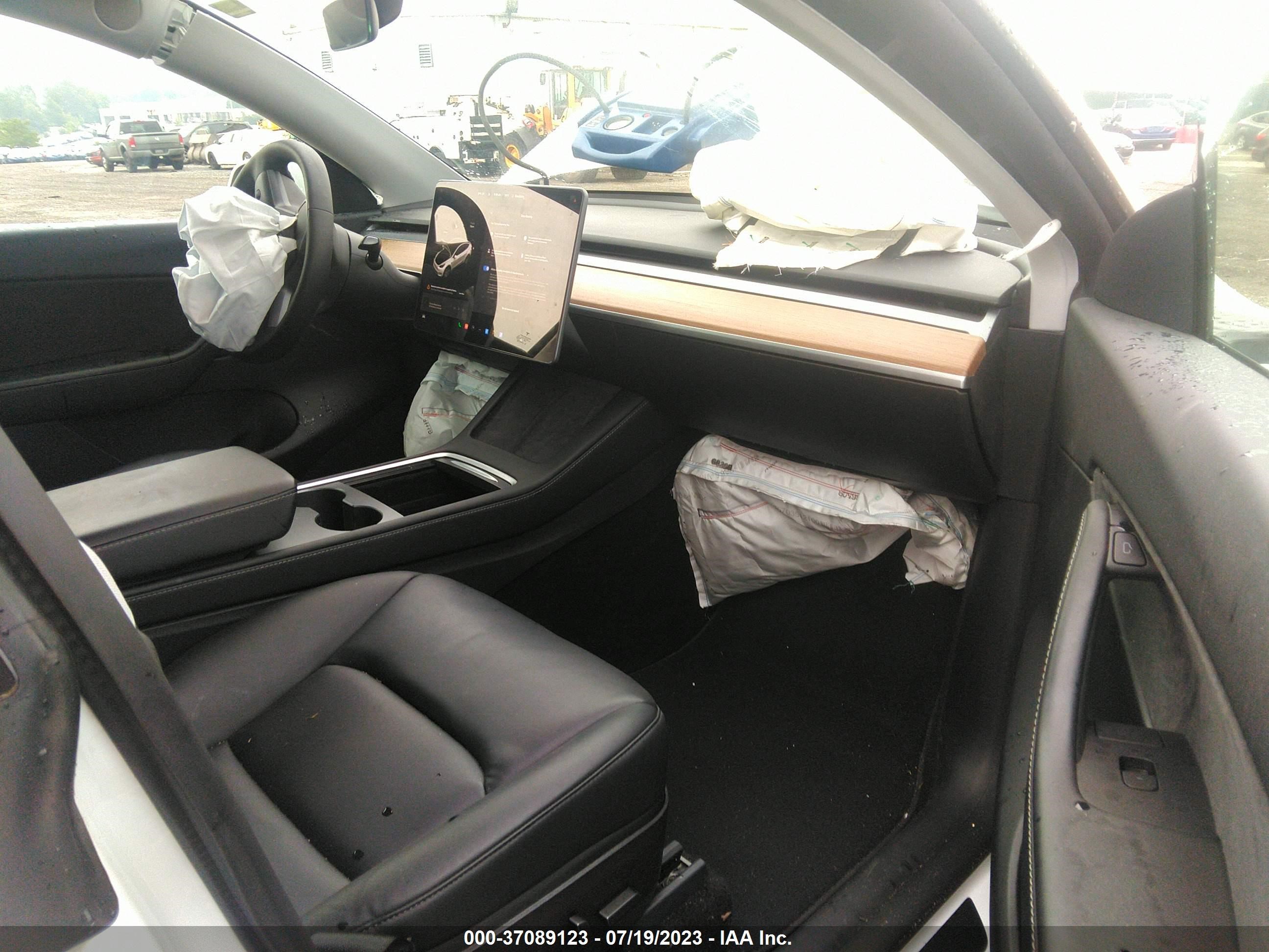 Photo 4 VIN: 5YJYGAEE6MF230089 - TESLA MODEL Y 