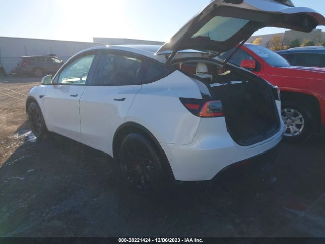 Photo 2 VIN: 5YJYGAEEXMF186923 - TESLA MODEL Y 