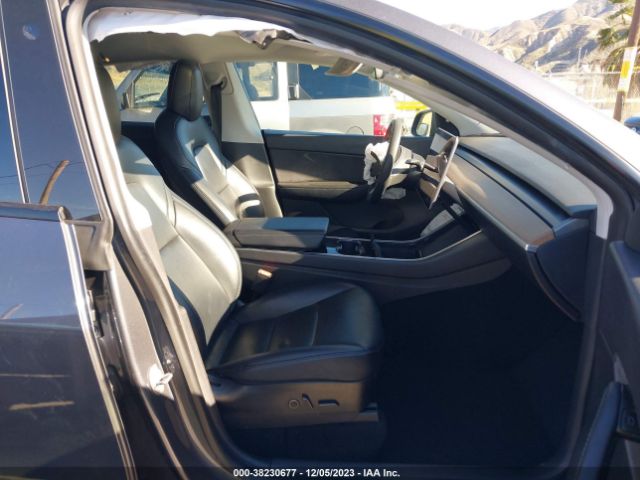 Photo 4 VIN: 5YJYGDED1MF110404 - TESLA MODEL Y 