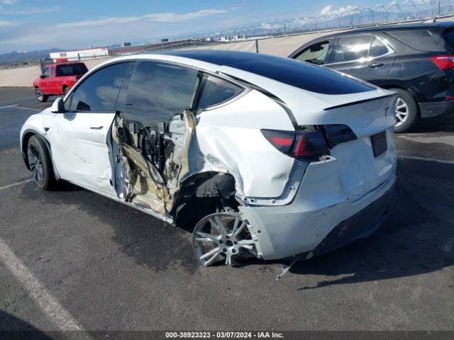 Photo 2 VIN: 5YJYGDED2MF103025 - TESLA MODEL Y 