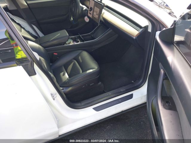 Photo 4 VIN: 5YJYGDED2MF103025 - TESLA MODEL Y 