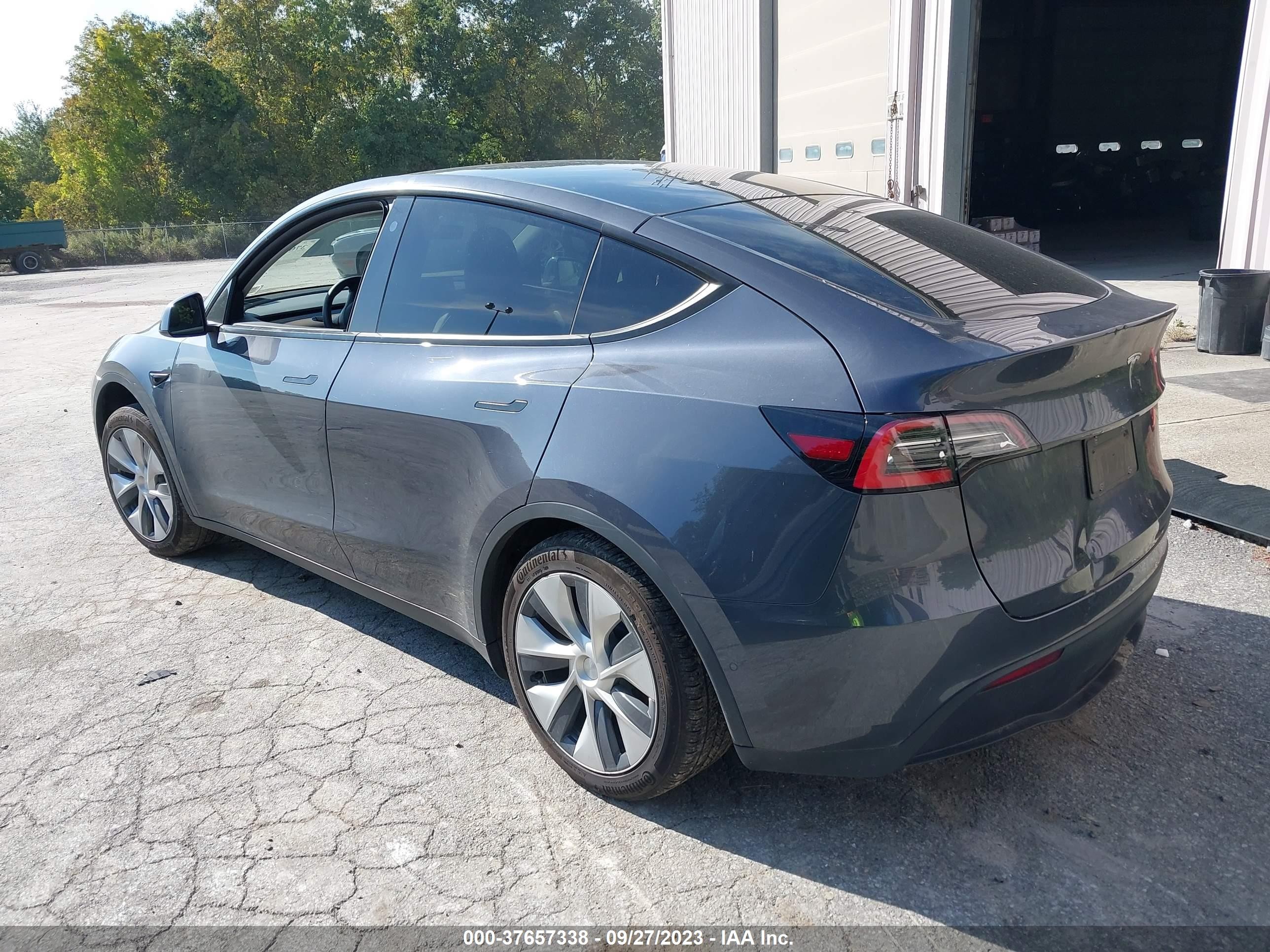 Photo 2 VIN: 5YJYGDED3MF106127 - TESLA MODEL Y 