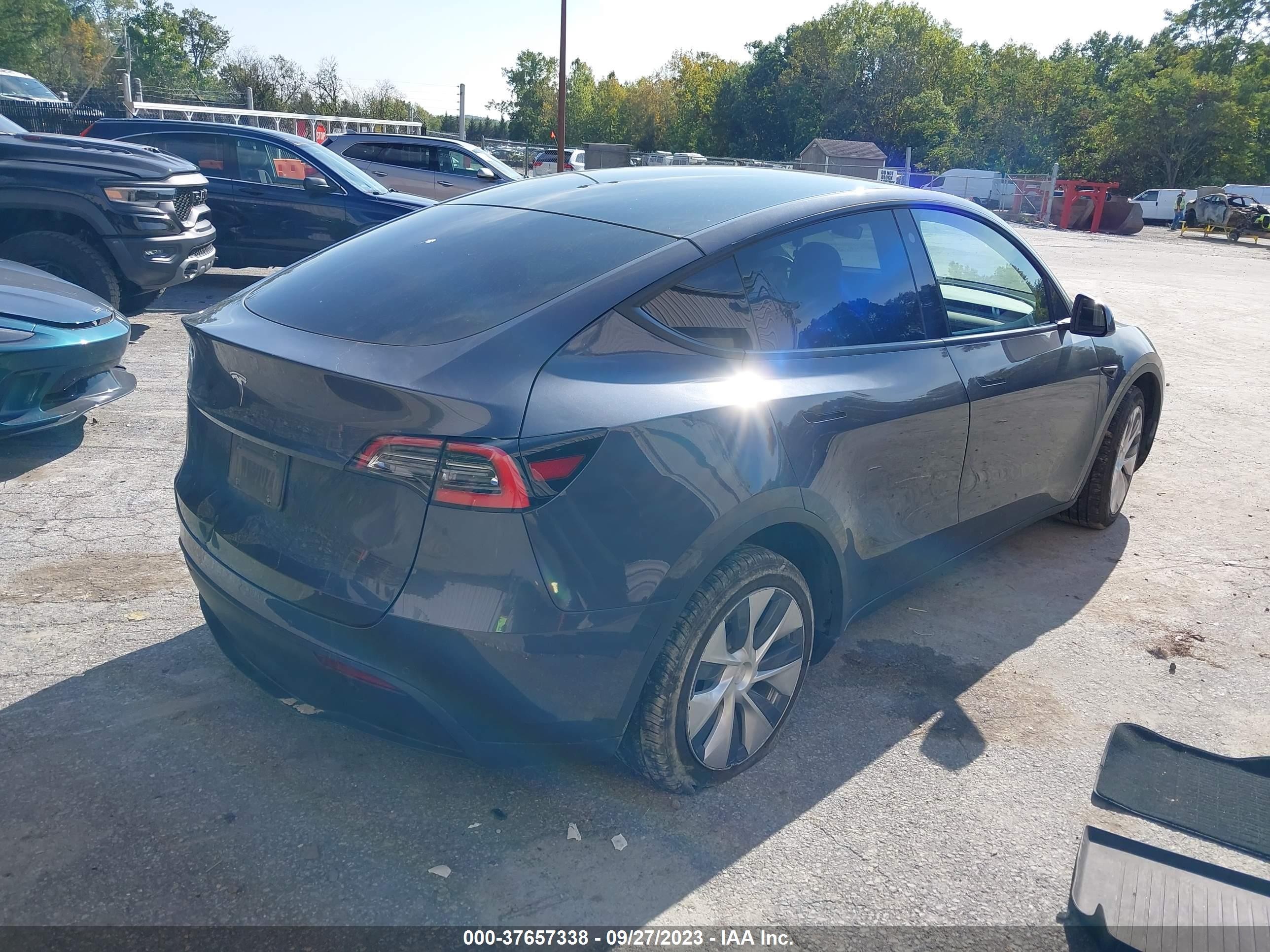 Photo 3 VIN: 5YJYGDED3MF106127 - TESLA MODEL Y 