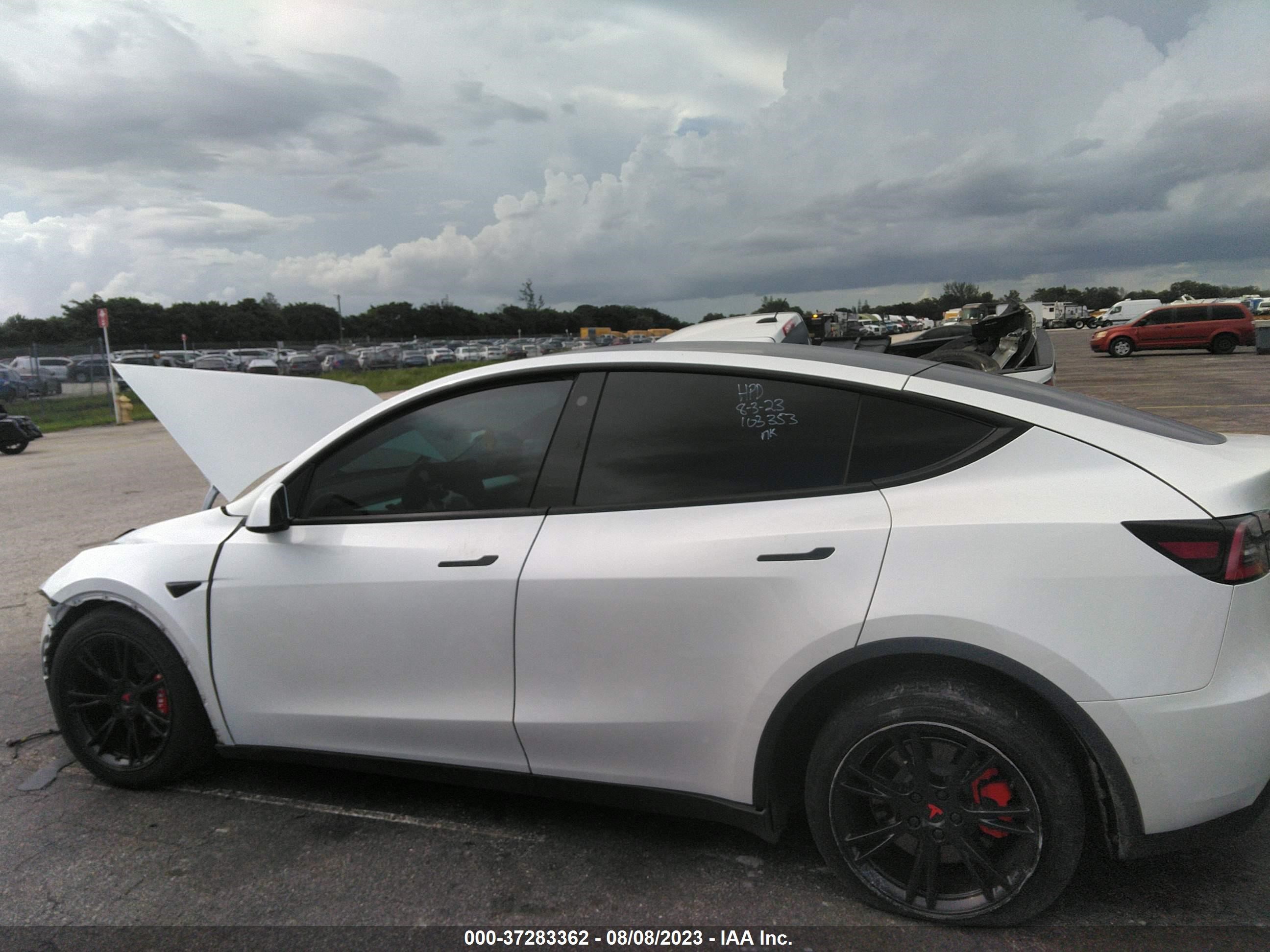 Photo 13 VIN: 5YJYGDED8MF103353 - TESLA MODEL Y 